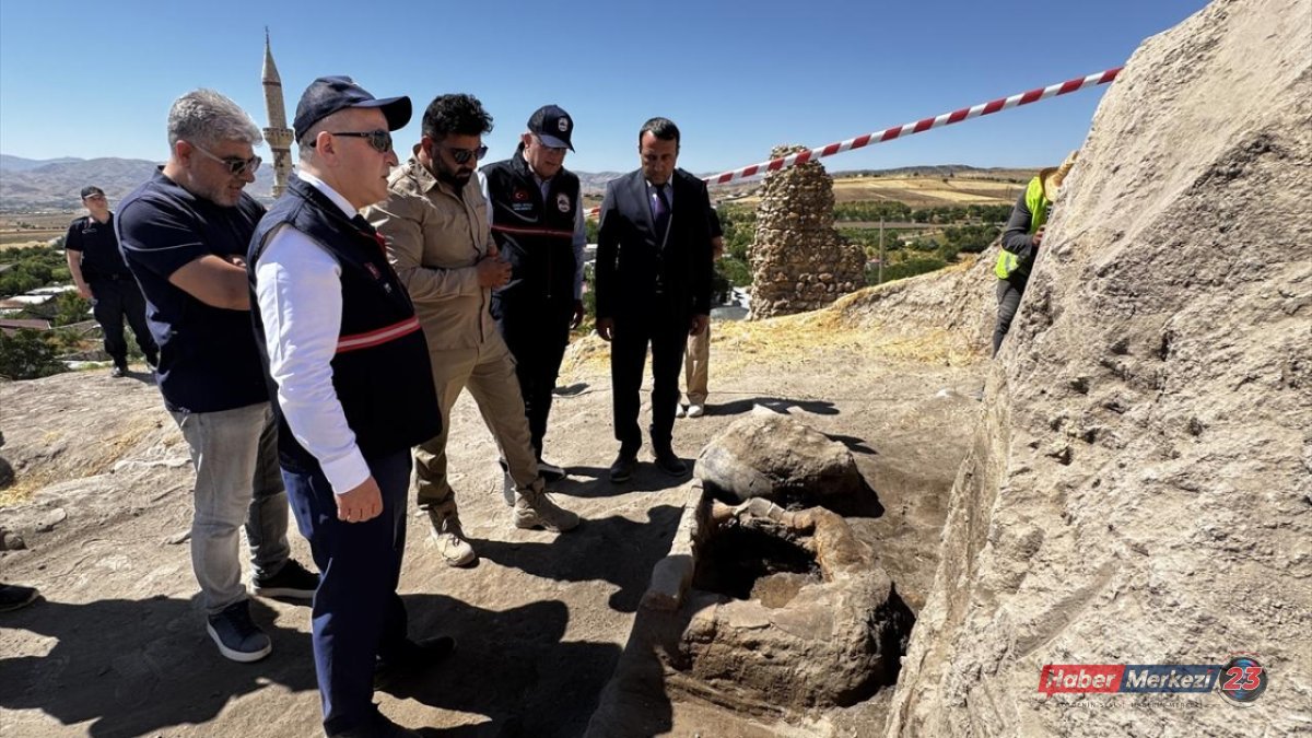 Elazığ'da 5 bin yıllık tapınak bulundu